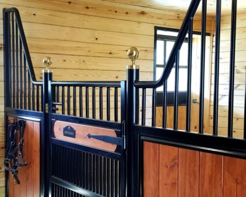 Euro stall front with finials Euro stall front with finials